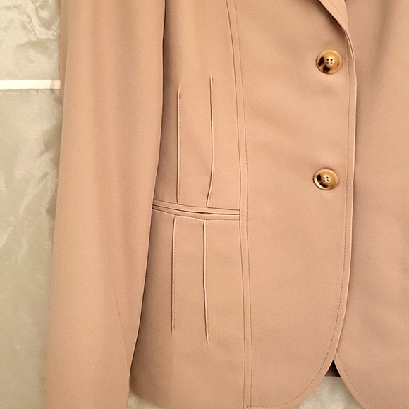 Laura Studio Tailored Tan Blazer, LIKE NEW. Fully Lined, Pockets! 10 - Picture 3 of 9